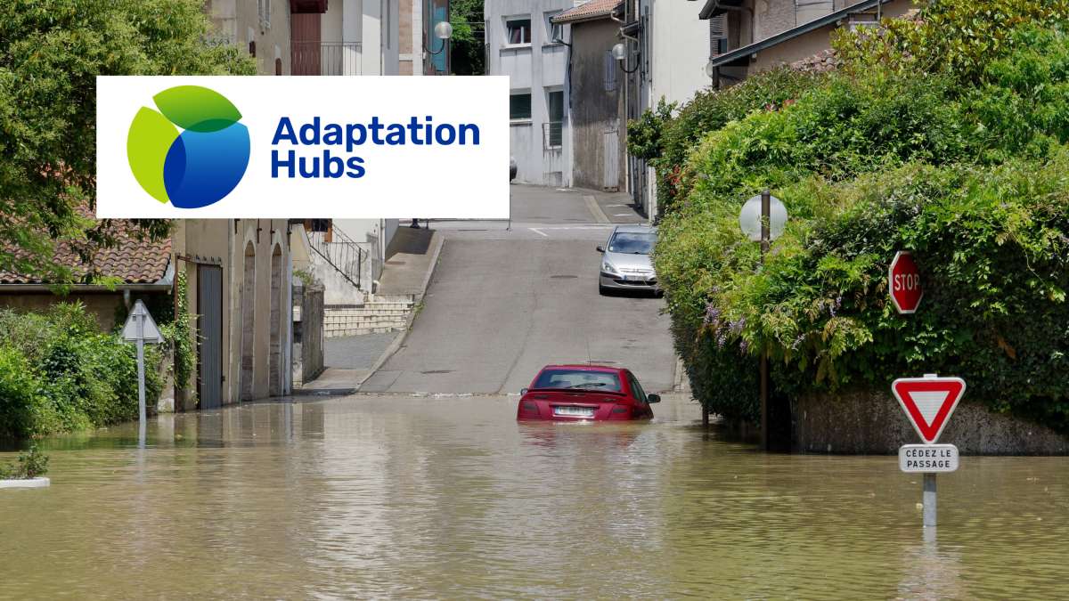 2018/ À Peyrehorade, une voiture prise au piège sur la place du Sablot totalement inondée par la montée des eaux des Gaves Réunis