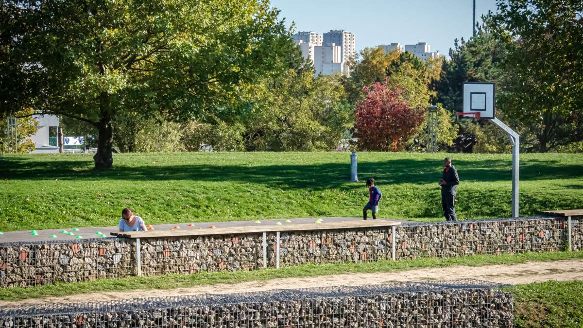 Parc départemental des Hautes-Bruyères : Terrain de basket