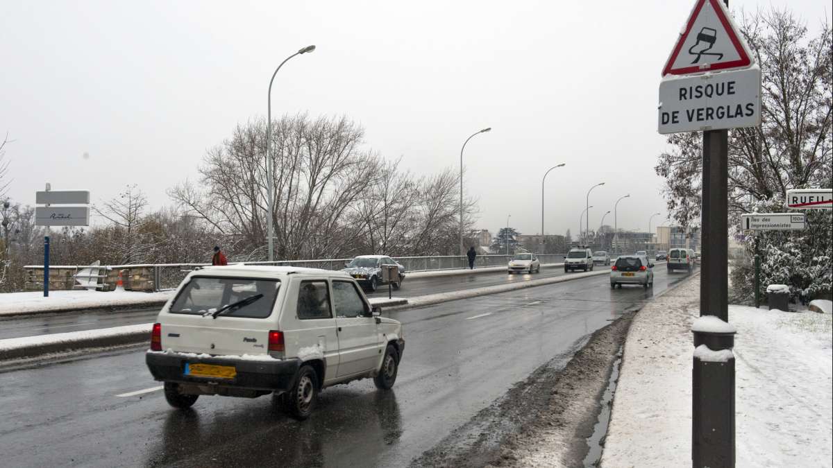 Verglas sur la route
