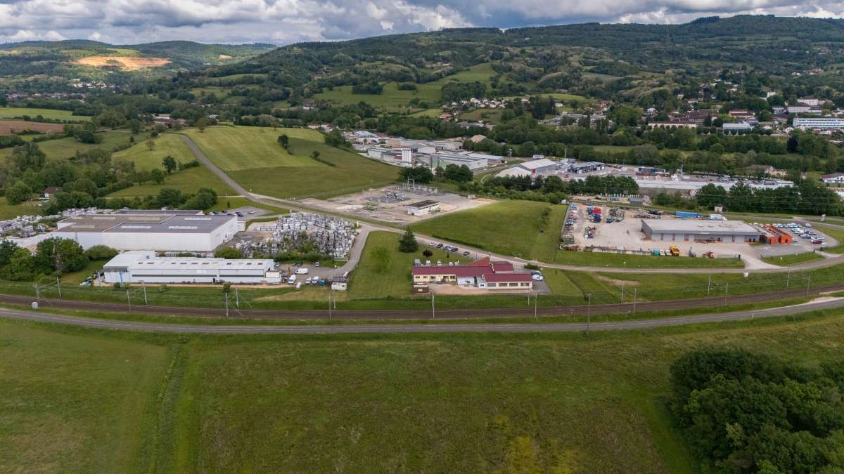 Vue aérienne de la ZAE productive à Saint Amour - Jura