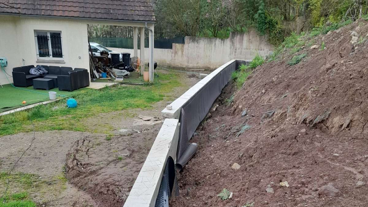 Eboulement à l'arrière d'une habitation