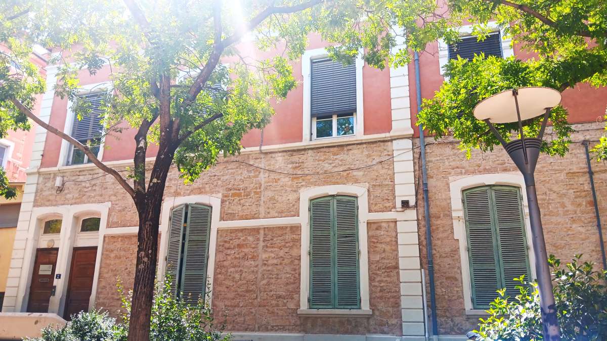 Protections solaires d'un bâtiment scolaire à Lyon