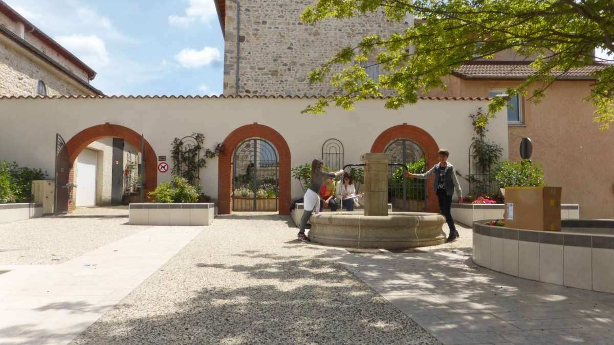 Espace public, place d'un village