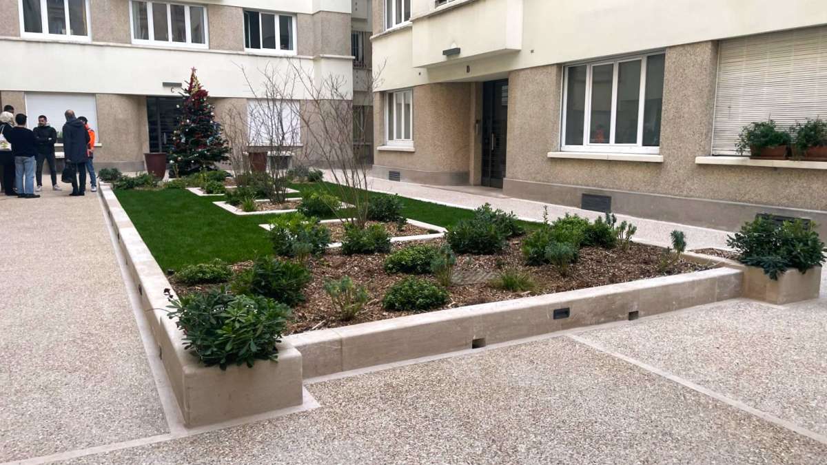 Cour d'immeuble désimperméabilisée