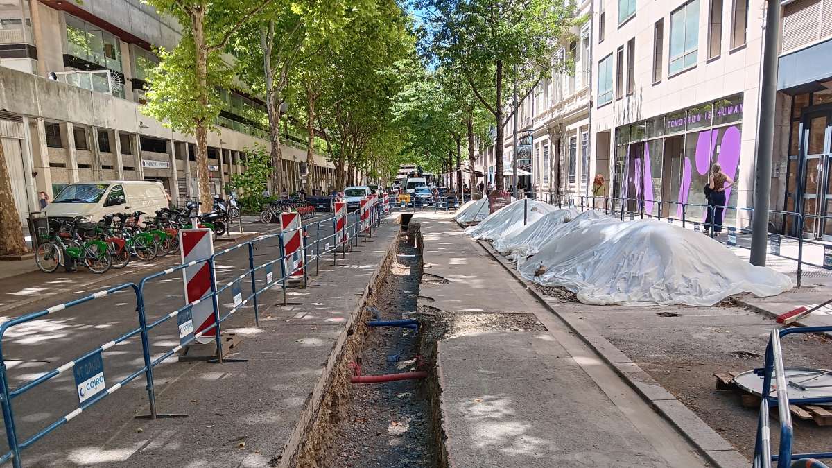 Chantier d'enterrement des réseaux en ville