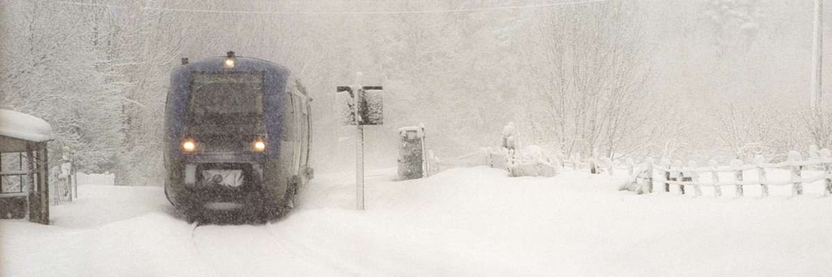 Petite ligne ferroviaire enneigée - Copyrignt Bruno Meignien, 2015