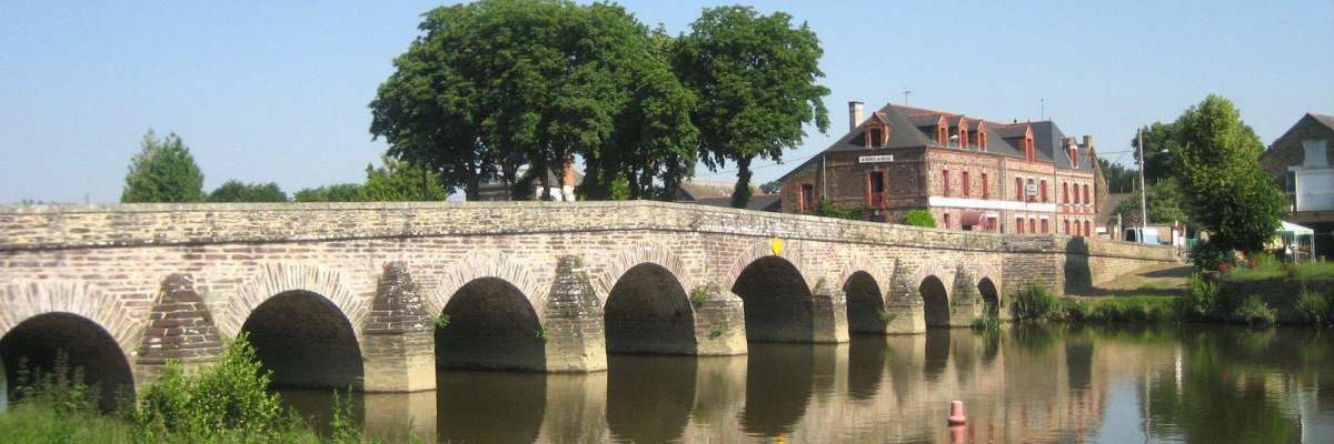 Pont Réan à Bruz (pont en pierre sur une rivière)