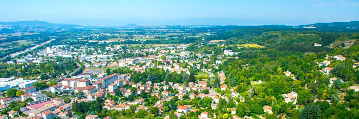 photo aérienne d'une ville pour illustrer la consommation foncière