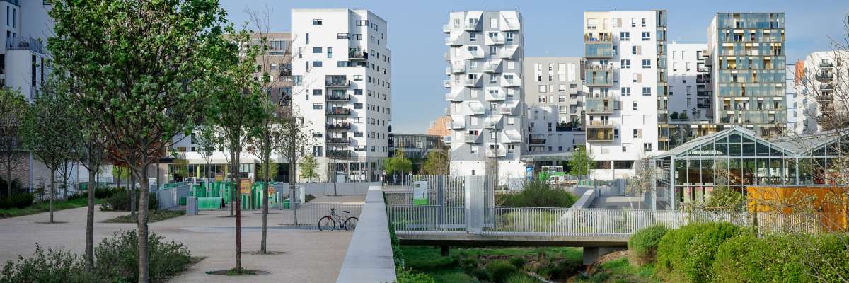 Espace de canalisation d'une zone humide dans le parc d'un Ecoquartier à Saint Ouen
