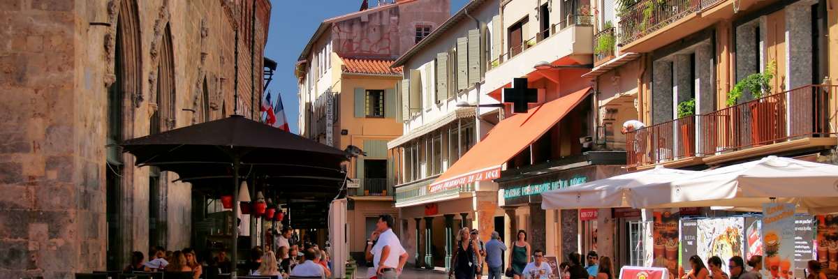 centre ville de Perpignan avec des commerces