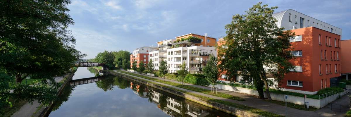 Logement au bord du canal de la Marne au Rhin à Nancy 