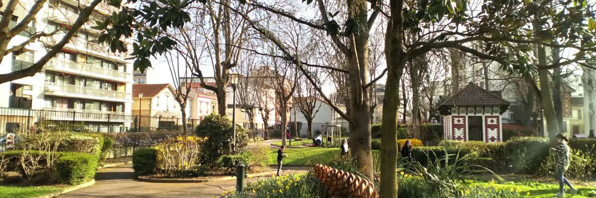 Nature dans un quartier urbain